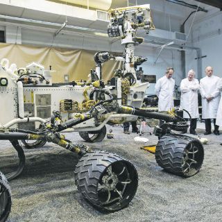 El Curiosity estampa la huella terrícola en Marte