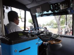 Según los transportistas, la falta de recursos no ha hecho posible la instalación del dipositivo en el resto de las unidades.  /