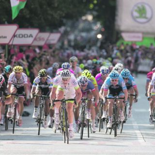 Degenkolb se impone al pelotón en el sprint