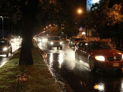 Las autoridades metropolitanas recomiendan a los automovilistas manejar con precaución para evitar accidentes.  /