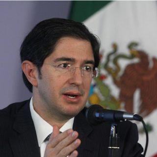 Pérez-Jácome rechaza que Calderón ordenara no tratar temas con MVS