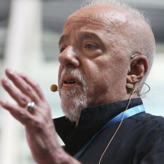 Celebrará Coelho su cumpleaños 65 en las montañas