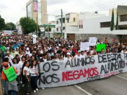 Estudiantes, convocados por la FEU,se manifiestan en contra del aumento a la tarifa del transporte público en Jalisco. NTX  /