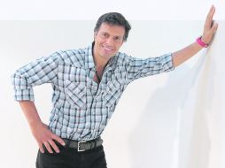 Luego de años dedicado a ofrecer sus temas a otros intérpretes, ''Tincho'' ofrece 13 temas en su disco Química animal.  /