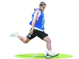 El delantero jalisciense del Manchester United, Javier Hernández, es de los convocados para enfrentar a Costa Rica. STRAFFON IMAGES  /