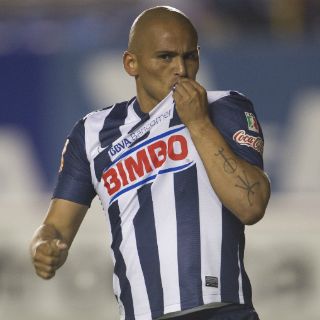 Humberto Suazo dejará al Monterrey