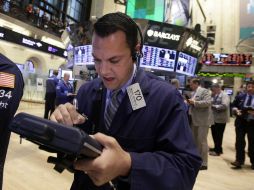 El principal indicador de la bolsa de EU sumó 100.51 puntos para acabar en 13 mil 157.97 unidades. ARCHIVO  /