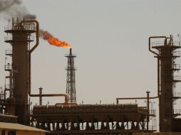 La escasez de petróleo hace que el tráfico de éste sea una opción más accesible para Irán. ARCHIVO  /