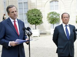 El presidente francés, Francois Hollande  y el primer ministro griego, Andonis Samarás ofrecen una rueda de prensa. EFE  /