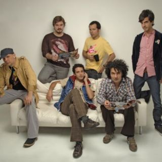 Los Amigos Invisibles convierten el Auditorio en salón de baile