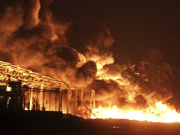 Se presume que la causa de la explosión en la refinería sería una fuga de gas. AP  /