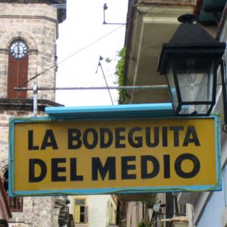 Adal Ramones abre negocio en Costa Rica