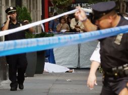 Los oficiales dispraron 16 veces para abatir al agresor, varios civiles resultaron heridos. AFP  /