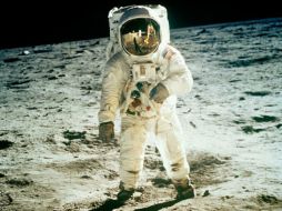 Armstrong se convirtió en el primer humano en pisar la superficie de la Luna el 20 de julio de 1969. ARCHIVO  /