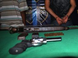 Les fueron encontradas tres granadas, 370 cartuchos, 16 cargadores, 250 dosis de cocaína con un peso aproximado 160 gramos. ARCHIVO  /