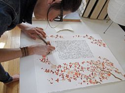 La ketubah es más que una elaborada caligrafía. Con frecuencia tiene el tamaño de un cartel y es vistoso. AP  /