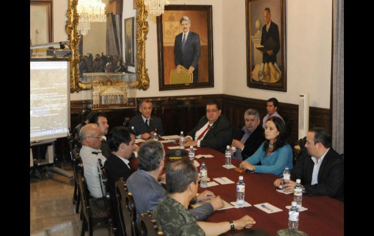 Reunión con el gabinete de seguridad del Estado en Palacio de Gobierno.  /