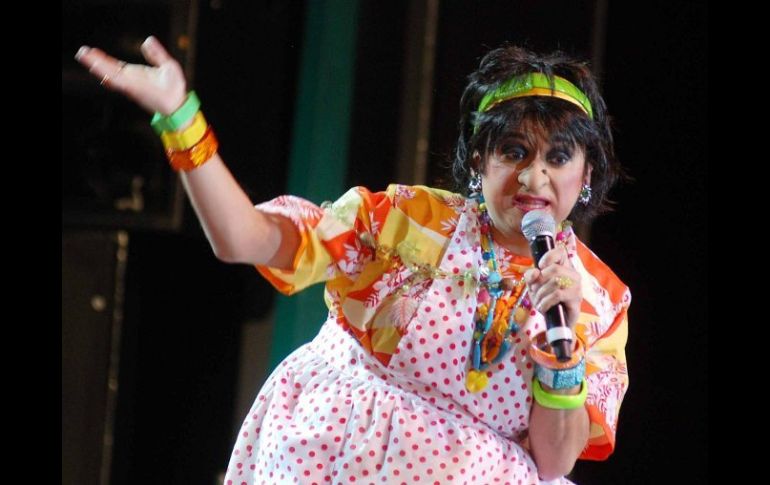 El actor continúa con su espectáculo humorístico 'Doña Margara Francisca en el país de vas y chin...'. ARCHIVO  /