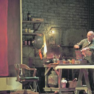 Víctor Trujillo pinta de ''Rojo'' el Teatro Diana