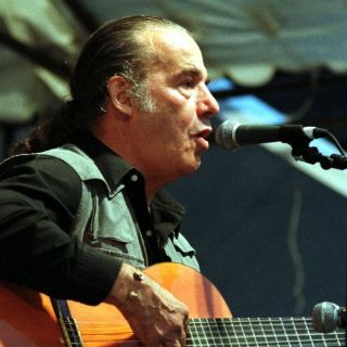 Oscar Chávez festeja 15 años de presentarse en el Auditorio