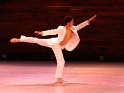 El nativo de Guadalajara desea cambiar la percepción del ballet en México. ESPECIAL  /