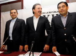 Los senadores Ernesto Cordero, Emilio Gamboa y Miguel Barbosa, coordinadores parlamentarios del PAN, PRI y PRD, respectivamente. NTX  /