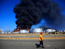 El número de muertos por una explosión de gas de la refinería de Amuay, en Venezuela, se elevó a 41. AP  /