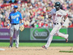El ''infielder'' dominicano de los Medias Rojas, Pedro Ciriaco, corre las bases tras conectar su cuadrangular solitario. AFP  /