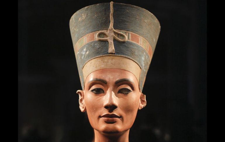 El célebre busto de Nefertiti  fue descubierto por arqueólogos alemanes el 6 de diciembre de 1912. AP  /