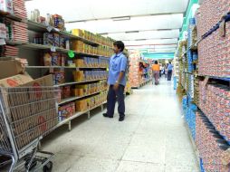 Algunas de estas tiendas podrían ser clausuradas parcialmente o  de manera temporal. ARCHIVO  /