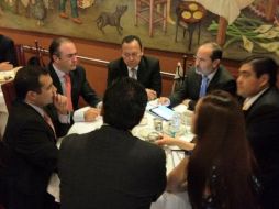 A través de su cuenta de Twitter, Zambrano compartió una imagen del encuentro de esta mañana. ESPECIAL  /