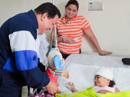 El mandatario estuvo de visita en el hospital de Paraguana visitando a los heridos de la explosión. EFE  /