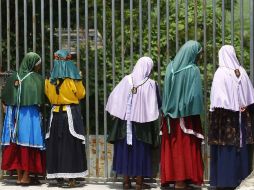 Padres de familia piden el inicio de clases en la comunidad michoacana de la Nueva Jerusalén. AFP  /