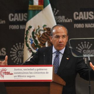 Calderón destaca avances para lograr policías confiables