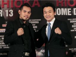 Ambos contrincantes posan después del anuncio de su pelea. REUTERS  /