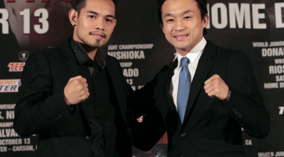 Ambos contrincantes posan después del anuncio de su pelea. REUTERS  /