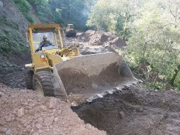 Autoridades señalan que maquinaria ha sido enviada a la zona afectada, pero el camino es de difícil acceso. ARCHIVO  /