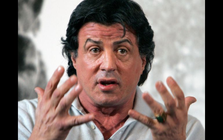 El actor fue visto en las calles de Beverly Hills junto a sus hijas Scarlet Rose y Sistine Rose, con un semblante triste. ARCHIVO  /