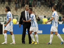 Pellegrini felicita a sus jugadores luego de eliminar al Panathinaikos. AFP  /