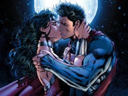 El diseño es obra de Jim Lee y para su creación se inspiró en el beso de Gustav Klimt. AP  /