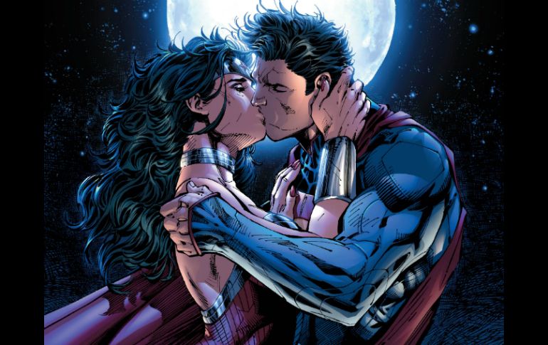 El diseño es obra de Jim Lee y para su creación se inspiró en el beso de Gustav Klimt. AP  /