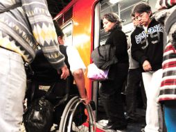 Existen barreras sociales y culturales que dificultan el día a día de una persona con capacidades diferentes. ARCHIVO  /