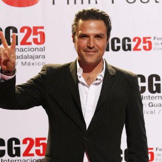 Billy Rovzar produce 'El charro misterioso'