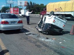 Accidente del moto taxi ocasionó fuerte tráfico sobre Carretera Chapala-Guadalajara.  /