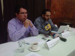 César Octavio Pérez (izq), director del Cepad, y Juan Larrosa-Fuentes (der), presidente de la Amedi Jalisco, en la rueda de prensa.  /