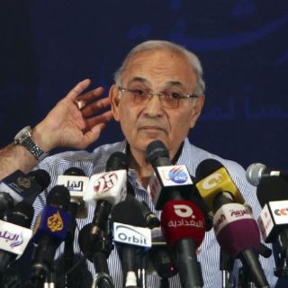 Ahmed Shafik será detenido si vuelve a Egipto