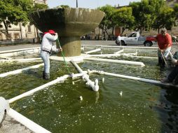 Las fuentes llevaban varios días con el agua muy sucia, incluso, ya tenían una coloración verdosa y mal olor.  /