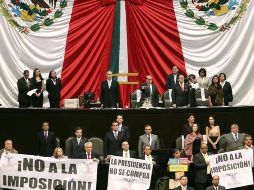 Entre protestas, Jesús Murillo Karam rinde protesta como presidente de la Cámara de Diputados. EL UNIVERSAL  /