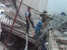 El camión se incrustó en la parte trasera de la vivienda ubicada en el Fraccionamiento Revolución.  /