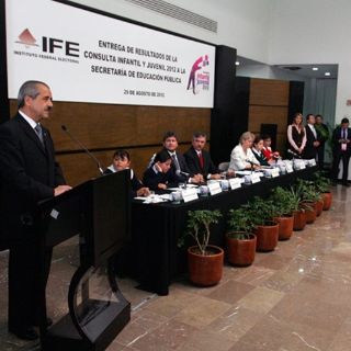 Educación, cimiento para un México más justo: Córdova Villalobos